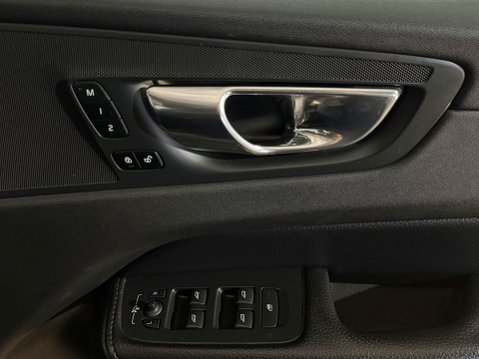 Volvo XC60 D4 MOMENTUM PRO AWD 26