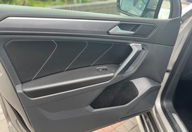 Volkswagen Tiguan R-LINE TECH 2.0 TDI 4MOTION DSG AUTO 27