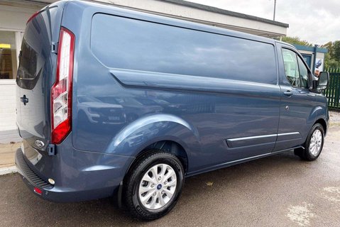 Ford Transit Custom 300 L2 170 ps Limited Panel Van - Power Invertor 2