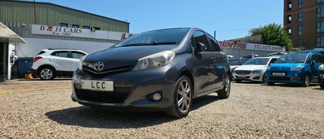 Toyota Yaris VVT-I SR.. AUTOMATIC.. 5 SERVICES.. STUNNING EXAMPLE..  1