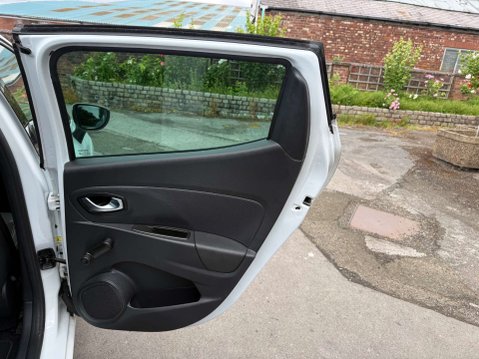Renault Clio 0.9 Clio Iconic TCe 5dr 17