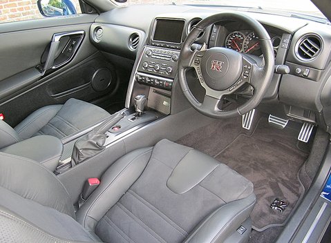 Nissan GT-R Premium Edition 7