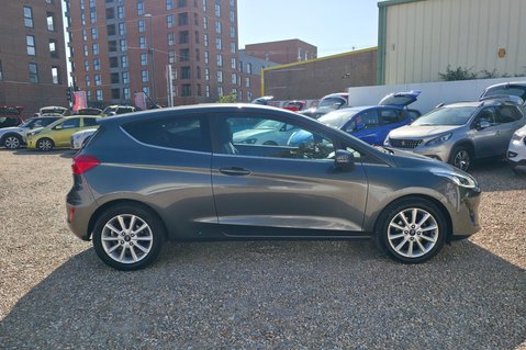 Ford Fiesta TITANIUM.. 1 PREVIOUS KEEPER.. 4 SERVICES.. STUNNING EXAMPLE 10