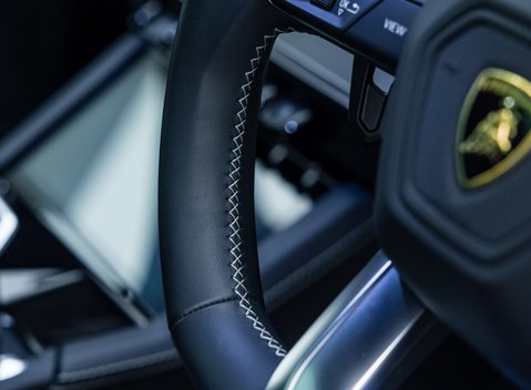 Lamborghini Urus SE 30