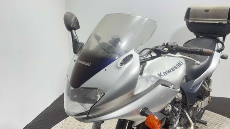 Kawasaki ZR Z750 2002 35K RUNNING PROJECT BIKE 750CC TOUER COMMUTER 24