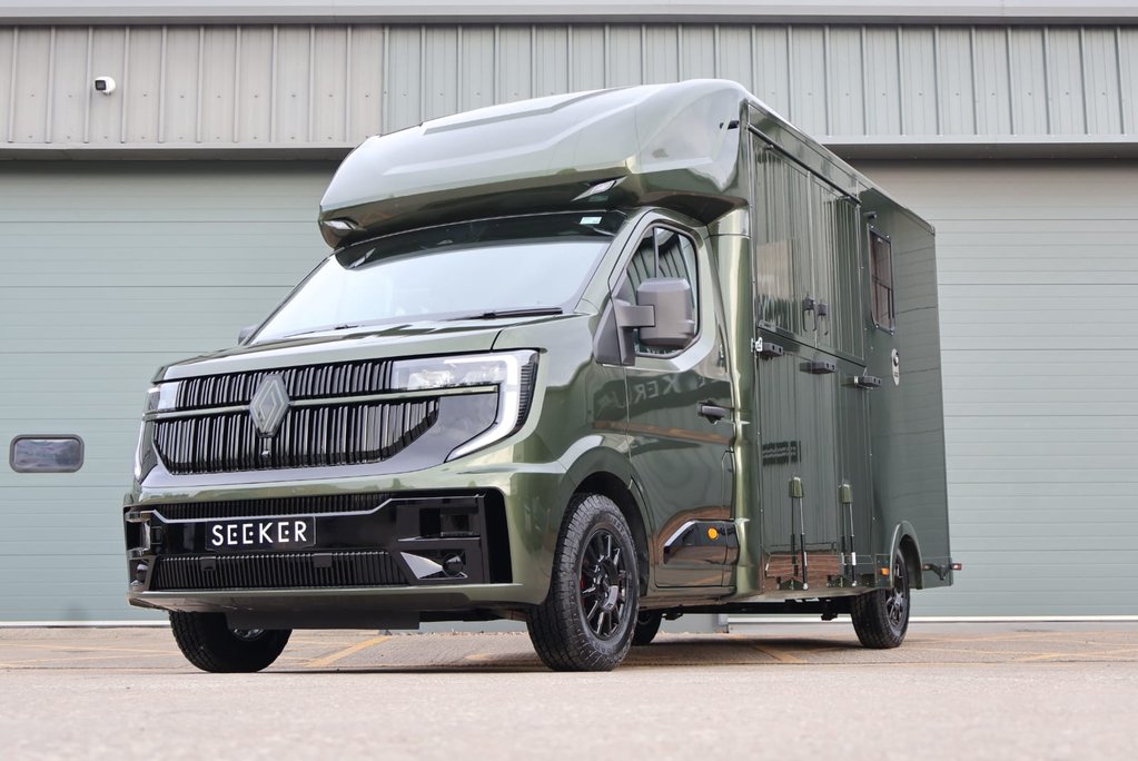 Renault Master BRAND NEW 3.5 TON STALLION BUILD EXTREME HEAVY DUTY HORSEBOX FROM SEEKER  4