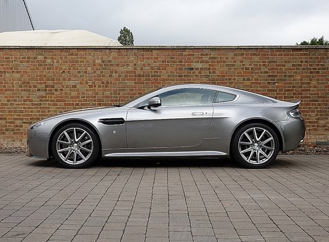 Aston Martin V8 Vantage S 12