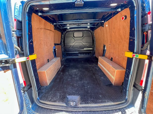 Ford Transit Custom SWB (SOLD) L1H1 Low Roof Limited 300 Air Con Alloys Sensors EURO 6 NO VAT 10