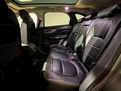 Jaguar F-Pace V6 S AWD 27