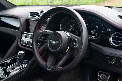 Bentley Bentayga V8 13