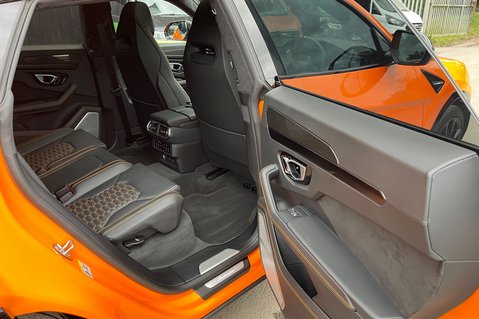 Lamborghini Urus V8 - ORANGE -AKRAPOVIC EXHAUST -PAN ROOF -B&O-MASSAGE SEATS-BLIND SPOT -ACC 39