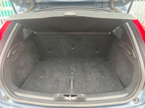 Volvo V40 2.0 V40 Cross Country Professional D3 5dr 32