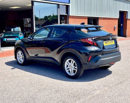Toyota C-HR 1.8 C-HR Icon HEV CVT 5dr 9