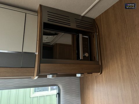 Auto-Trail Comanche Frontier|4 Berth|2 Belts|AUTO|Rear Single Beds|Hab 13