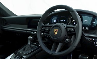 Porsche 911 (992) GT3 Touring 9