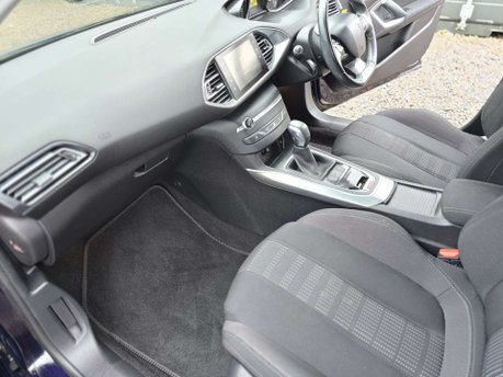 Peugeot 308 1.2 PureTech Allure Hatchback 5dr Petrol EAT Euro 6 (s/s) (130 ps) 37
