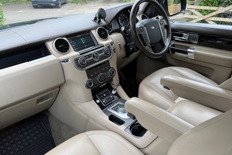 Land Rover Discovery 3.0 SD V6 HSE Luxury SUV 5dr Diesel Auto 4WD Euro 6 (s/s) (256 bhp) 2