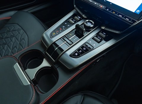 Aston Martin Vanquish V12 23