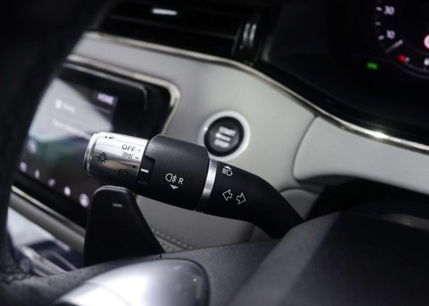 Land Rover Range Rover Evoque 2.0 Range Rover Evoque R-Dynamic SE Auto 4WD 5dr 44