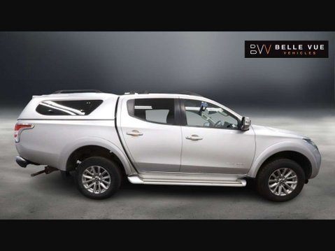 Mitsubishi L200 2.4 L200 Barbarian DI-D 4WD 7