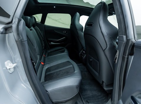 Aston Martin DBX 707 15