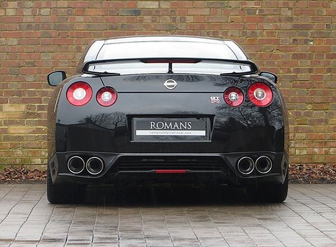 Nissan GT-R Premium Edition 12