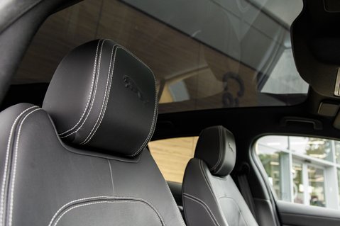 Jaguar I-Pace BLACK 37