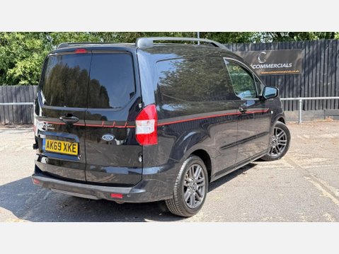 Ford Transit Courier SPORT 3