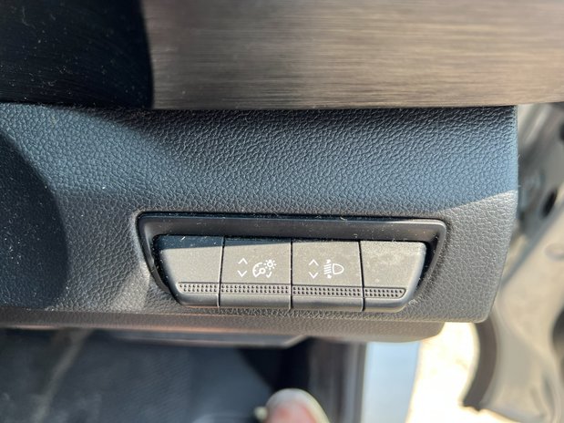 Renault Trafic Crew Cab (SOLD) SWB L1H1 Sport SL28 Air Con Alloys Sensors Tow Bar EURO 6 N 46