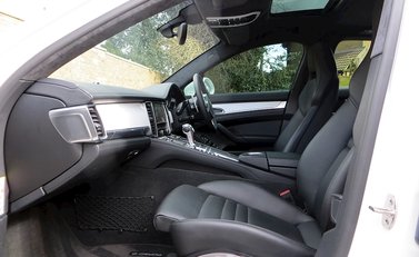 Porsche Panamera Turbo 12