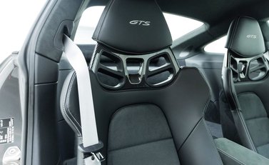 Porsche 911 Carrera GTS (992) 12