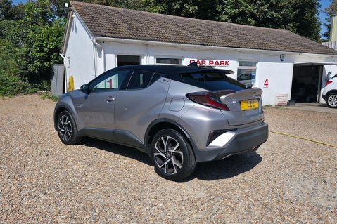 Toyota C-HR DYNAMIC.. 9 MAIN DEALER SERVICES.. STUNNING EXAMPLE 2