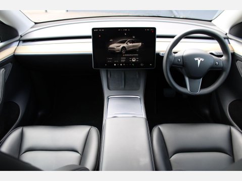 Tesla Model Y LONG RANGE AWD 13