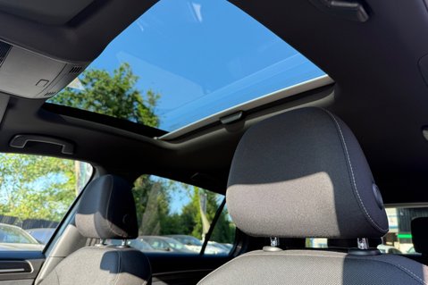 Volkswagen Golf GTD - PANORAMIC ROOF - ACC - SPORT AND SOUND PACK - CARPLAY 3
