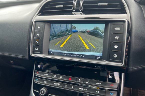 Jaguar XE 2.0 D PORTFOLIO AUTO 41