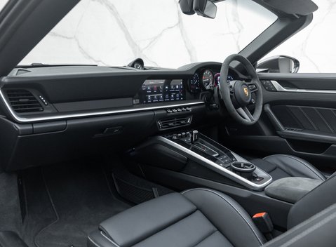 Porsche 911 Turbo S Cabriolet (992) 23