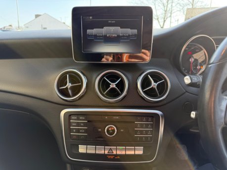 Mercedes-Benz GLA GLA 200 SE 11
