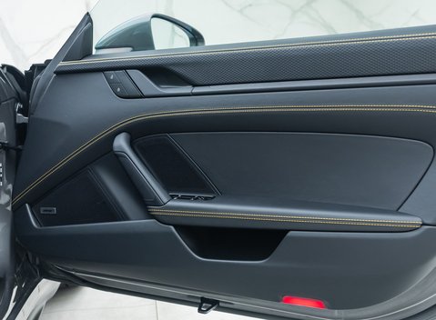 Porsche 911 GT3 TOURING (992) 25