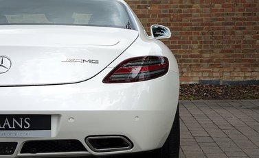 Mercedes-Benz SLS AMG 8