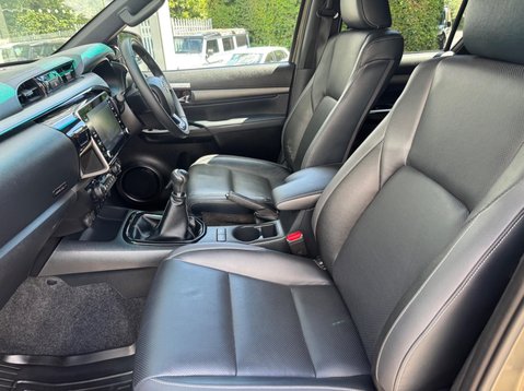 Toyota Hilux INVINCIBLE X 4WD D-4D DCB 34