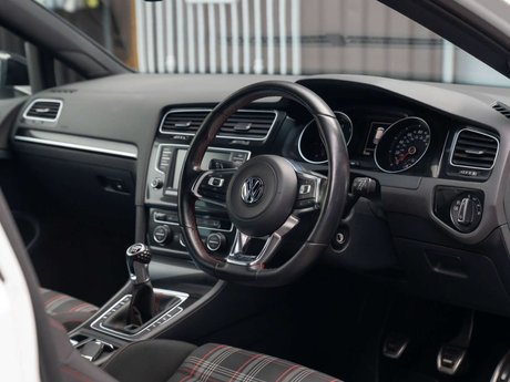 Volkswagen Golf 2.0 Golf GTi Launch 3dr 9