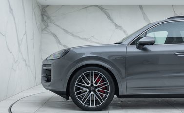 Porsche Cayenne TURBO E-HYBRID 36