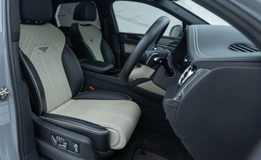 Bentley Bentayga V8 AZURE 14
