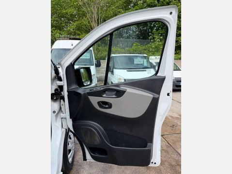 Renault Trafic 1.6 dCi 27 Business+ Panel Van 5dr Diesel Manual SWB Standard Roof Euro 6 ( 32