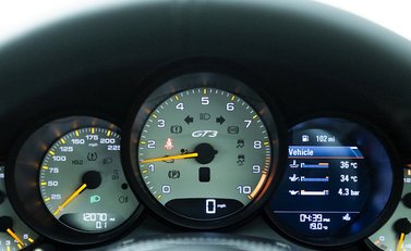 Porsche 911 (991.2) GT3 Touring 15