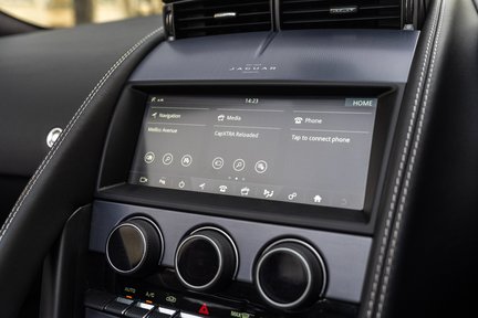 Jaguar F-Type R-Dynamic Black 26