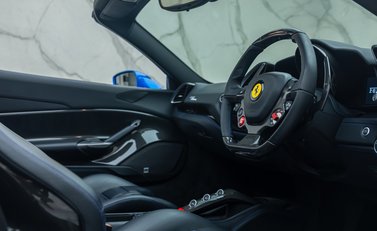 Ferrari 488 SPIDER 16