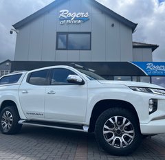 Mitsubishi L200 DI-D BARBARIAN DOUBLE CAB AUTO REAR CANOPY 1