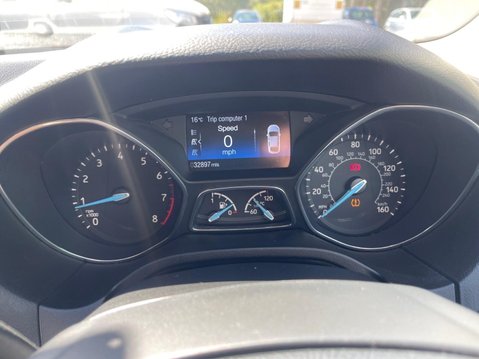 Ford Focus 1.0T EcoBoost Titanium Euro 6 (s/s) 5dr 23