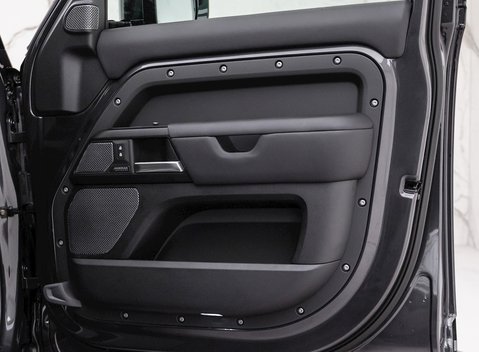 Land Rover Defender 110 V8 22